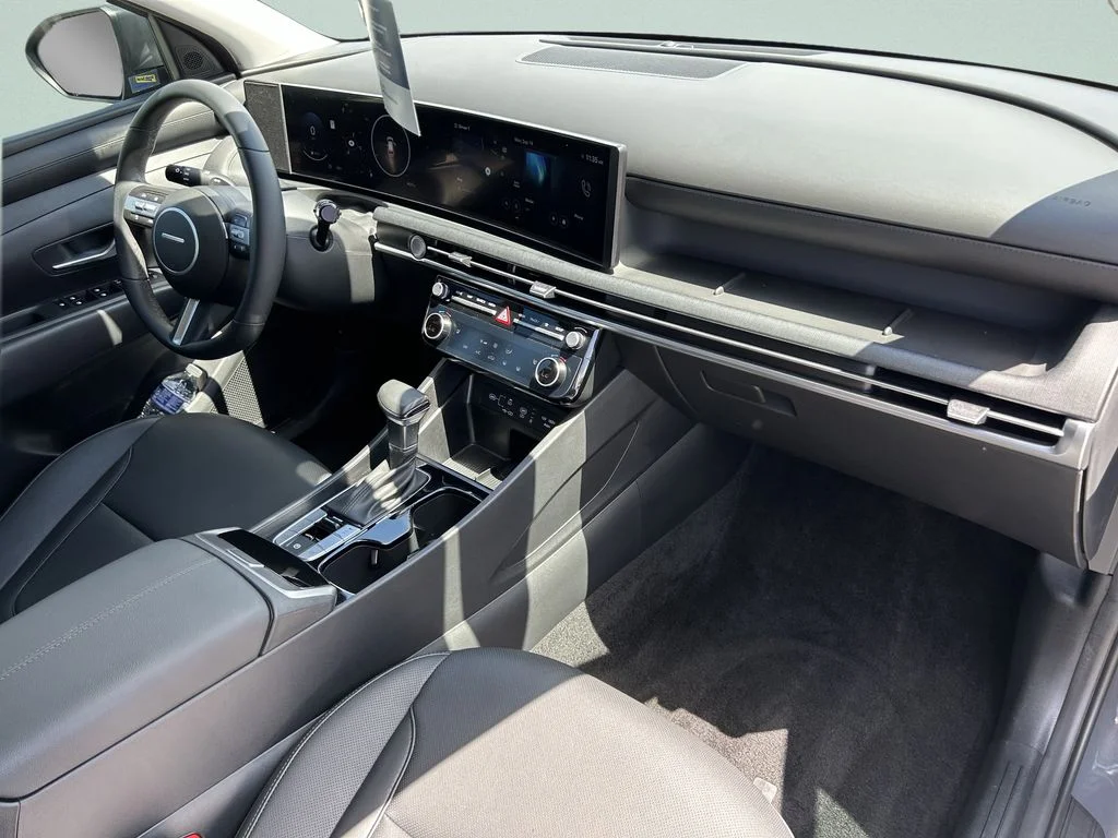 Used 2025 Gray Hyundai SEL Convenience image 17