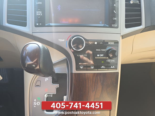 Used 2013 Gold Toyota LE image 18