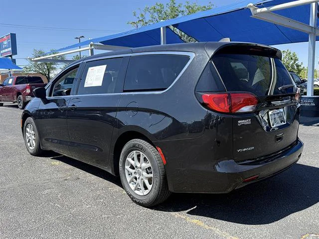 2023 Chrysler Voyager LX - Photo 7
