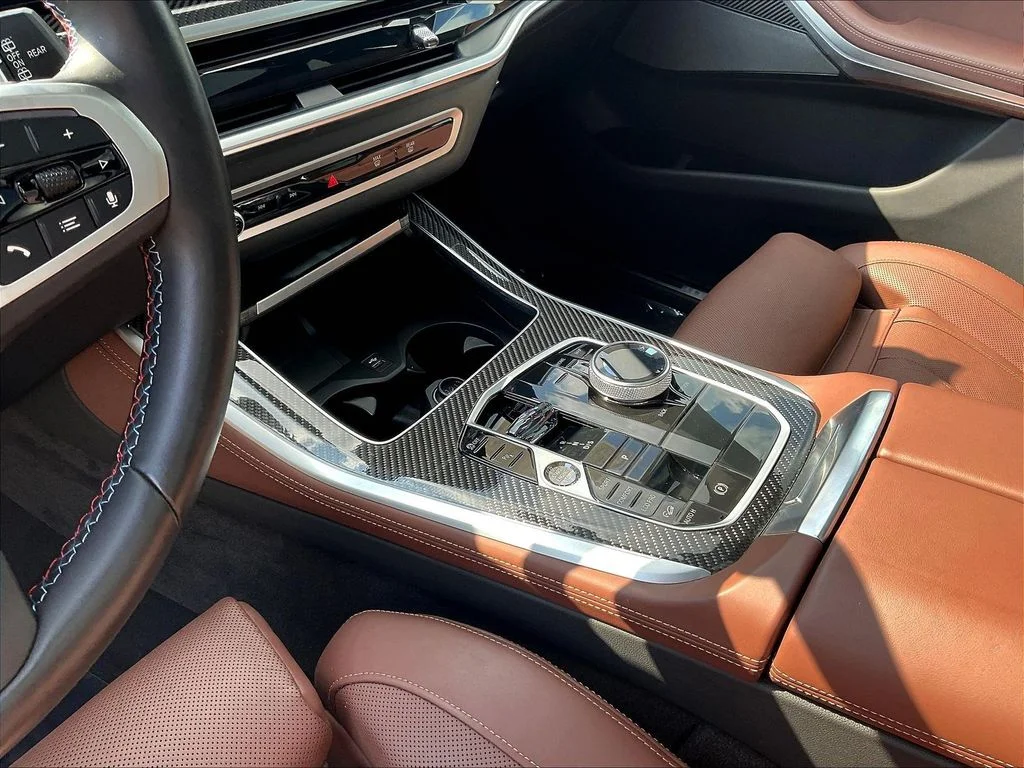 Used 2025 Alpine White BMW M60i image 17