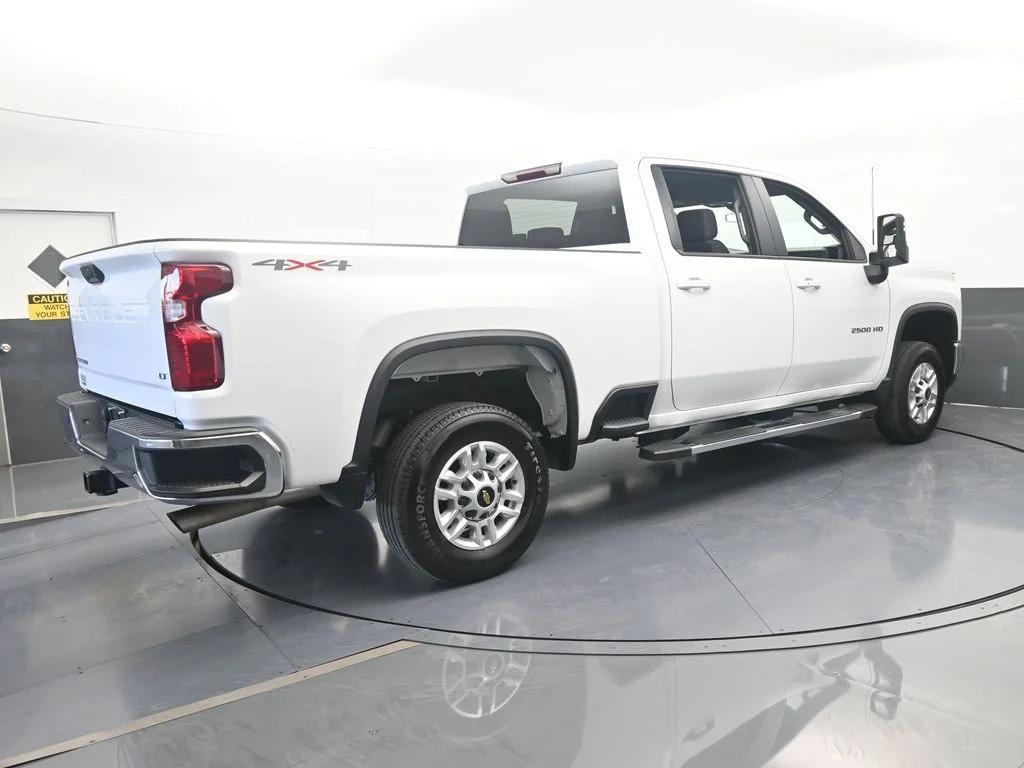 Used 2025 Summit White Chevrolet LT image 5
