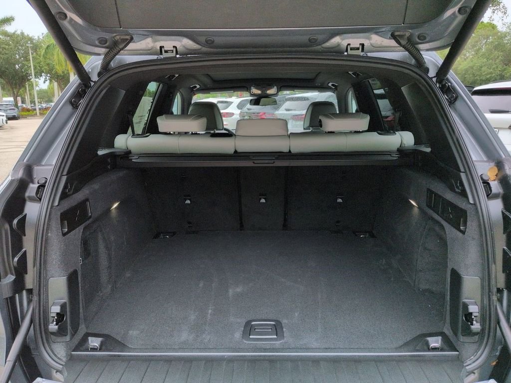 New 2026 Skyscraper Grey Metallic BMW xDrive40i image 13