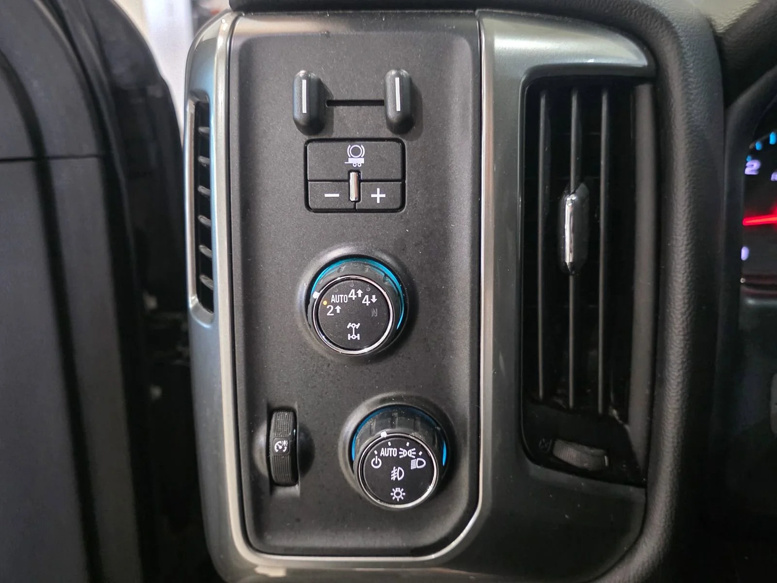 2017 Chevrolet Silverado 1500 LT - Photo 25