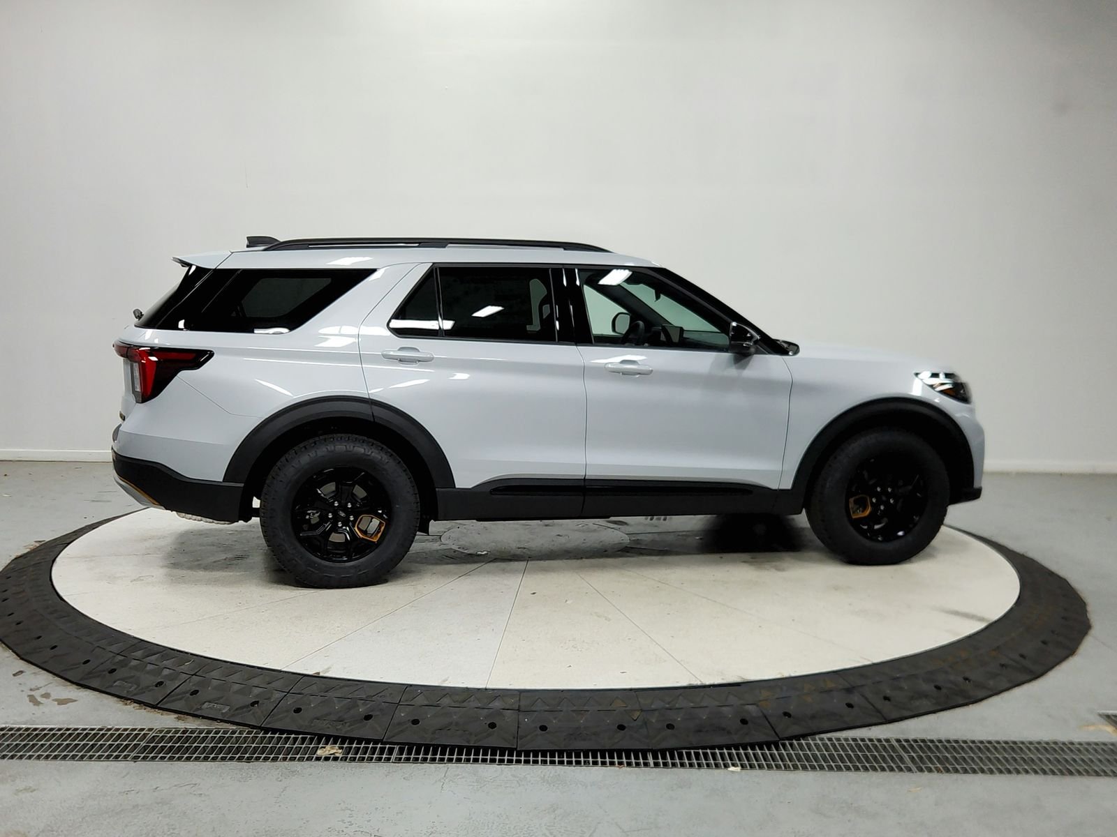 New 2026 Space White Metallic Ford Tremor® image 9