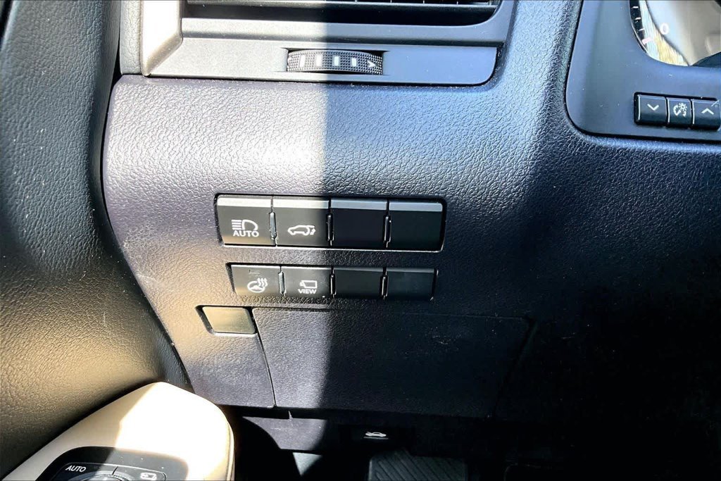 Used 2022 Black Lexus 350 image 34