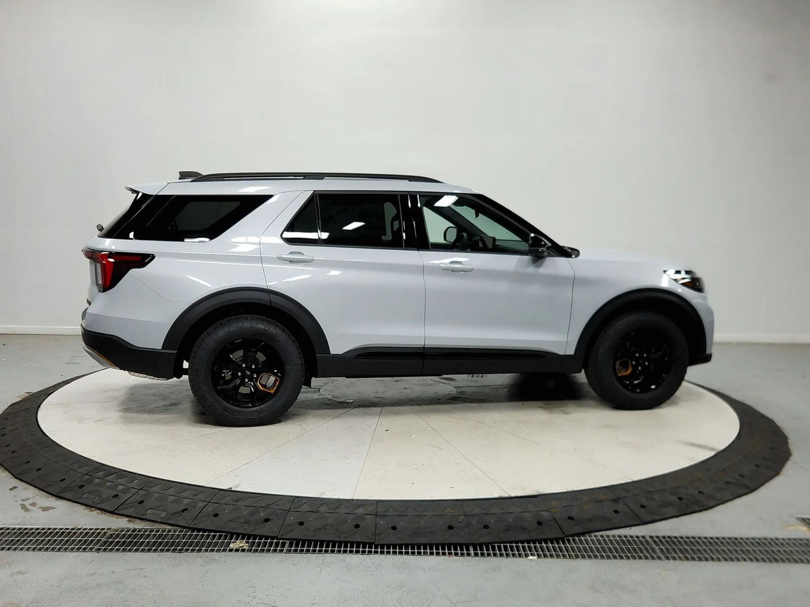 New 2026 White Ford Tremor image 9
