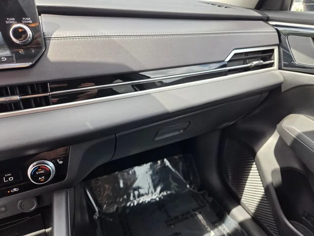 Certified Used 2024 White Mitsubishi  image 26