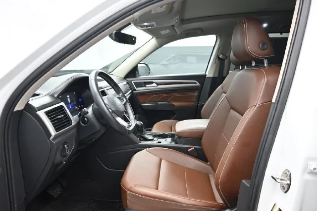 Used 2022 White Volkswagen 3.6L V6 SE w/Technology image 6