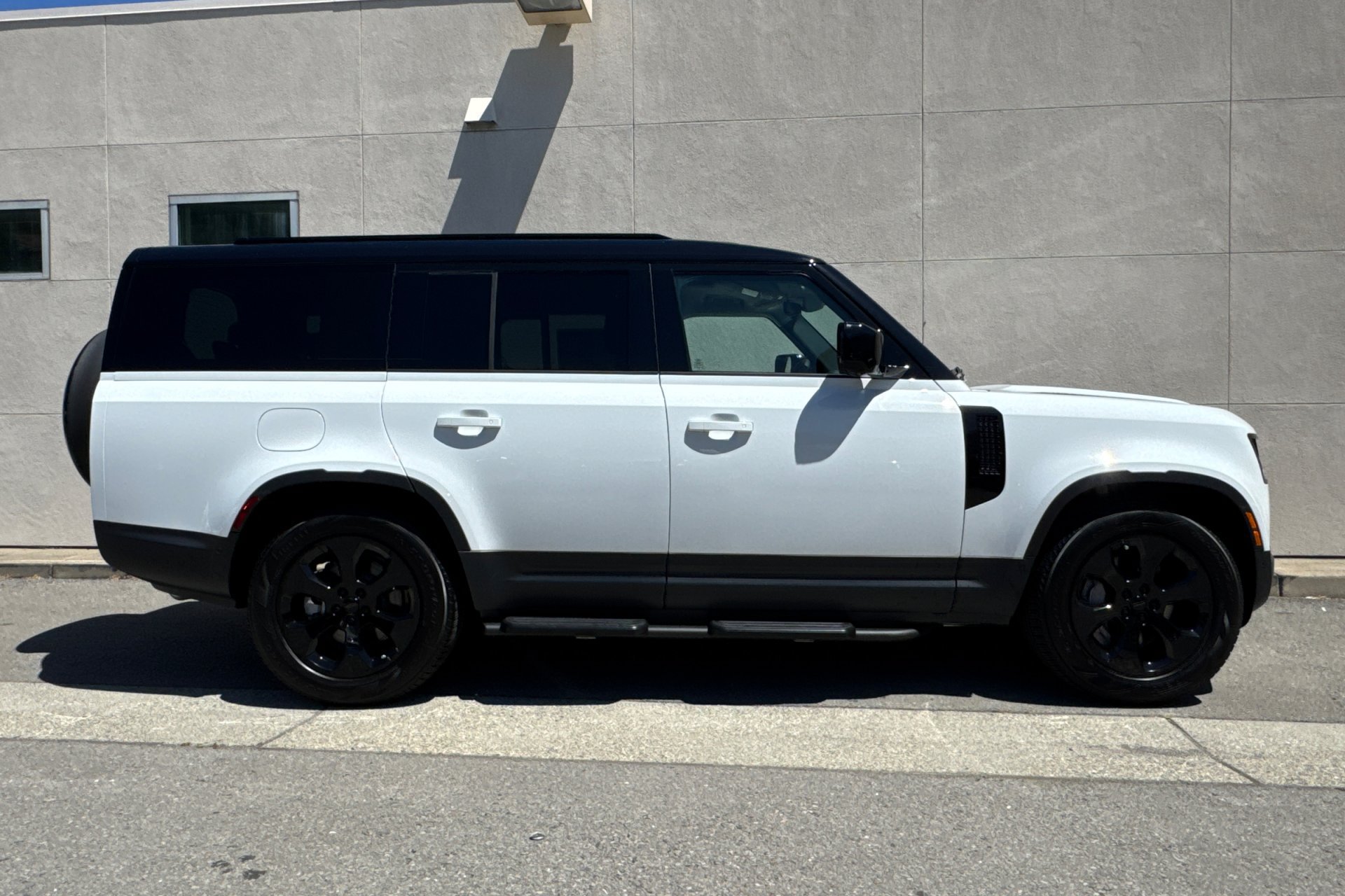 2026 Land Rover Defender S - Photo 8