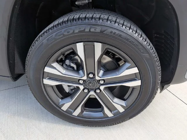New 2027 Gray Jeep Limited image 10