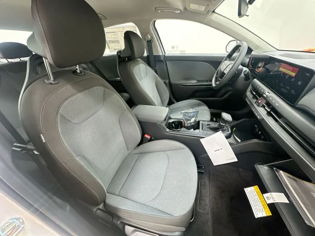 New 2026 Snow White Pearl Kia LXS image 25