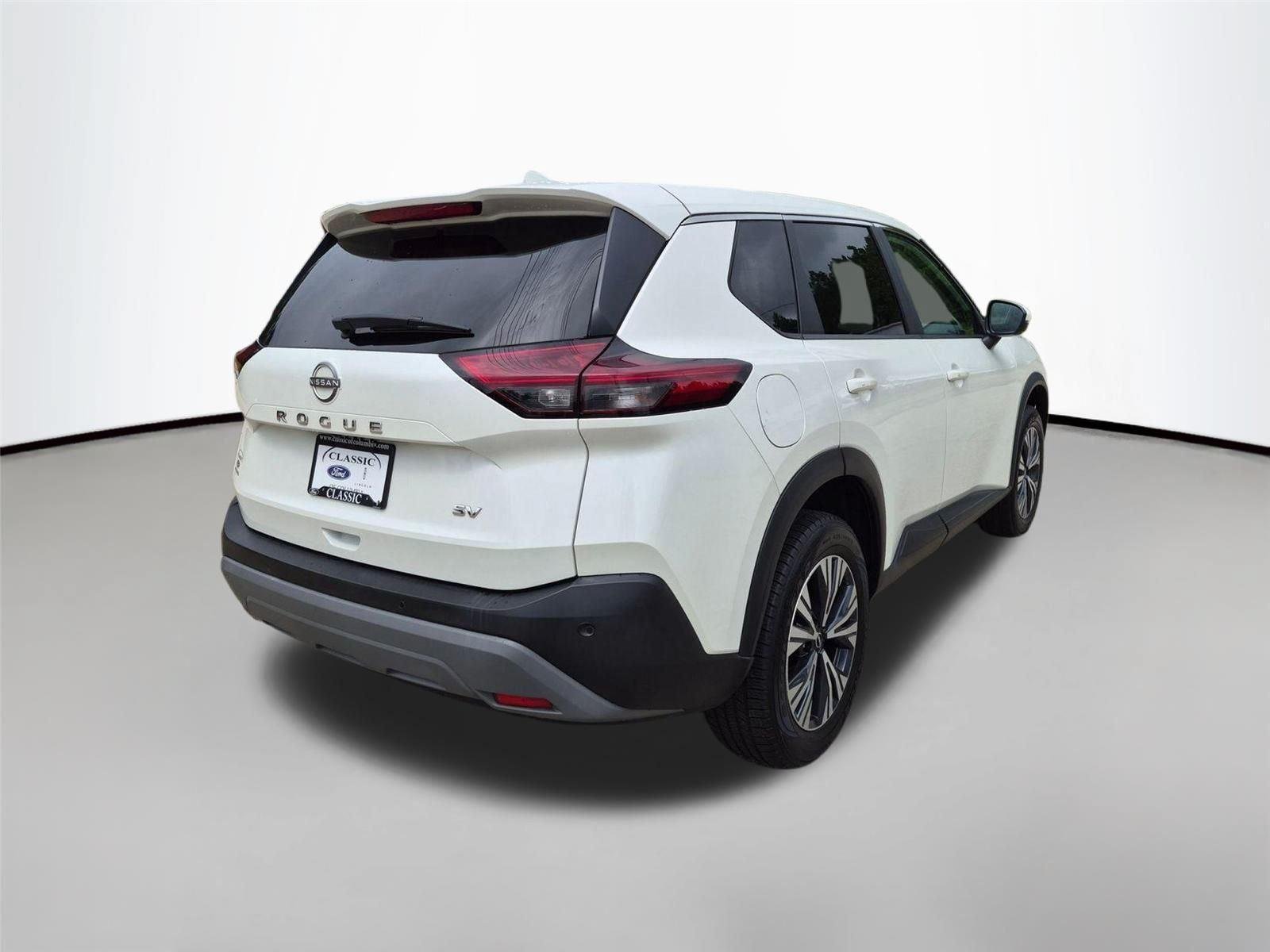Used 2022 Pearl White Tricoat Nissan SV image 5