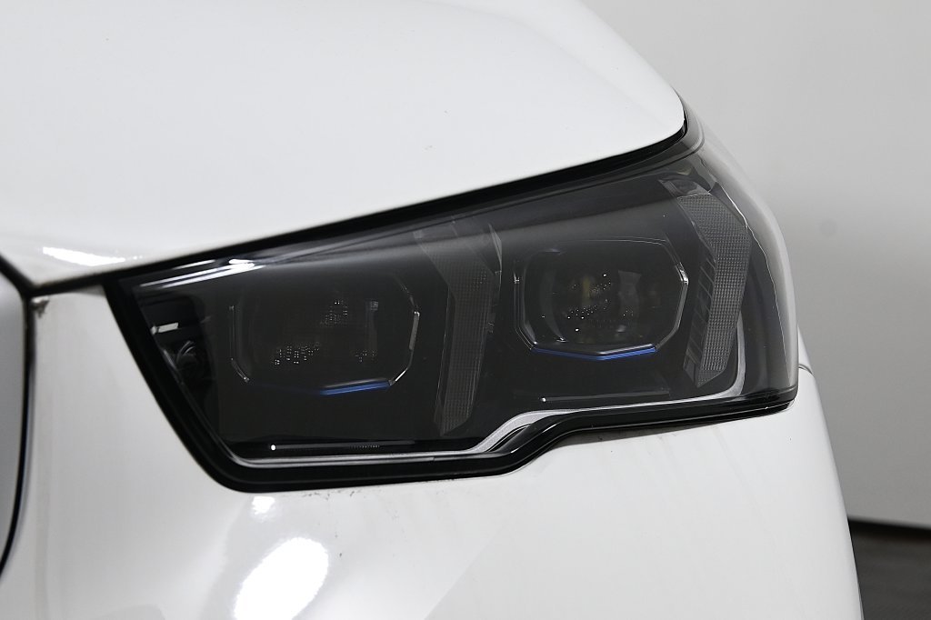 2026 BMW 5 Series 530i - Photo 11