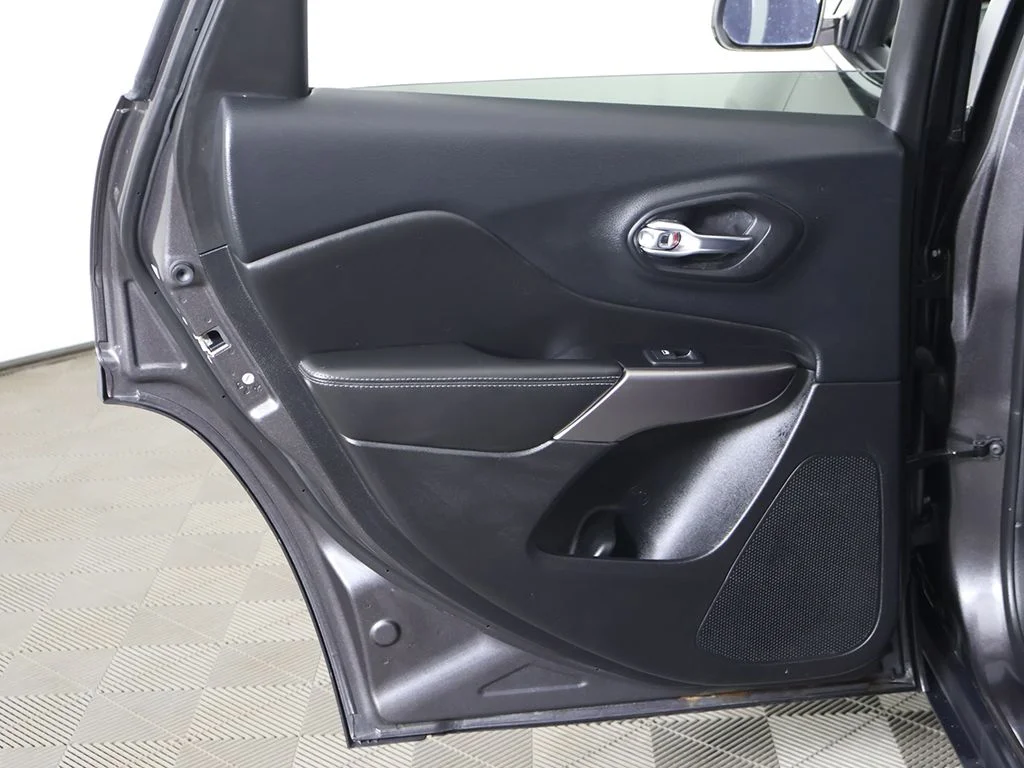 Used 2019 Gray Jeep Limited image 26