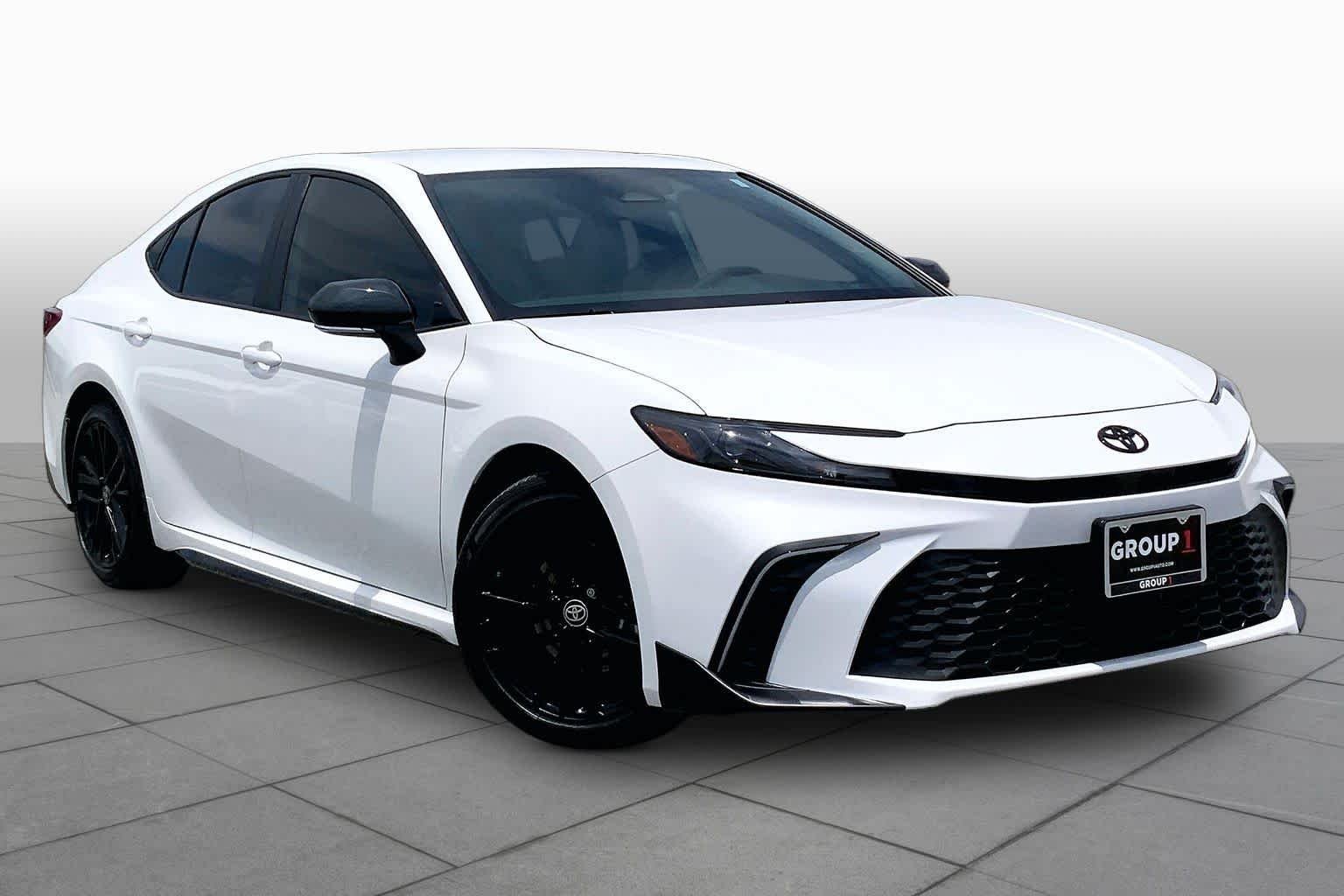 Used 2025 Ice Cap Toyota SE image 3