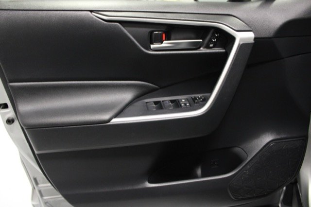 Certified Used 2019 Silver Toyota Xle premium image 14