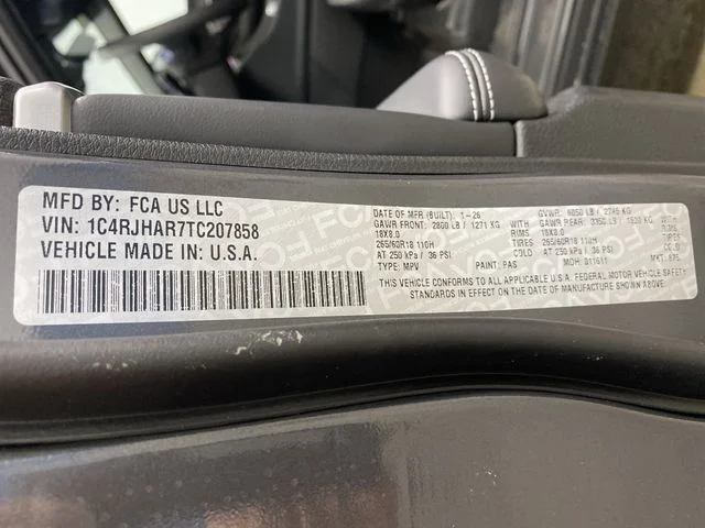New 2026 Baltic Gray Metallic Clear-Coat Exterior Paint Jeep Altitude image 40