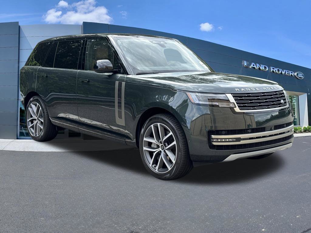 New 2027 Belgravia Green Land Rover SE image 3
