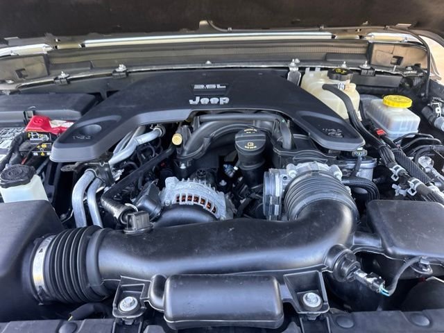 Used 2020 Silver Jeep Unlimited Sahara image 18