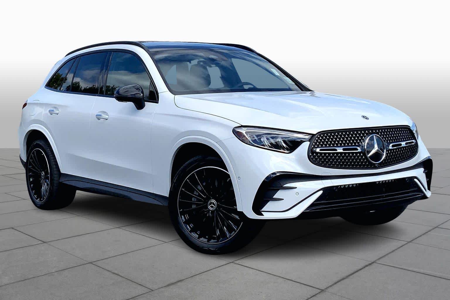 New 2026 MANUFAKTUR Moonlight White Metallic Mercedes-Benz GLC 300 image 2