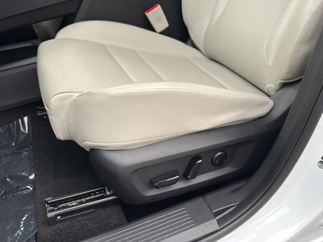 Used 2025 White Nissan SV image 18