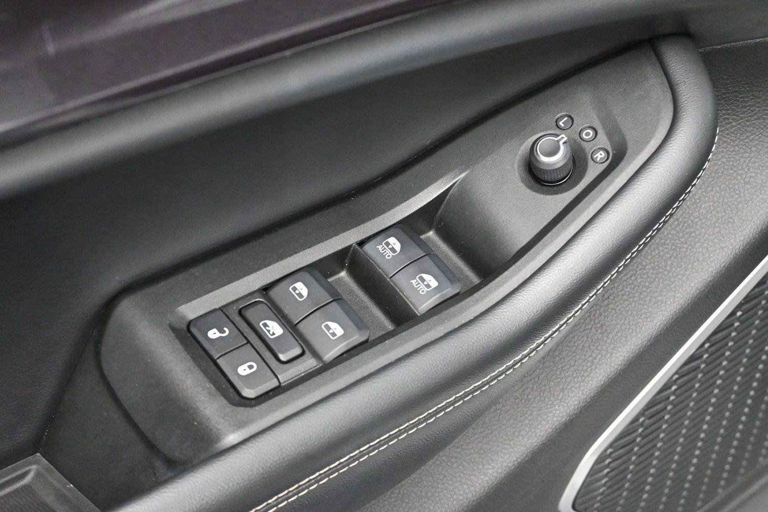 Used 2021 Silver Jeep Altitude image 10