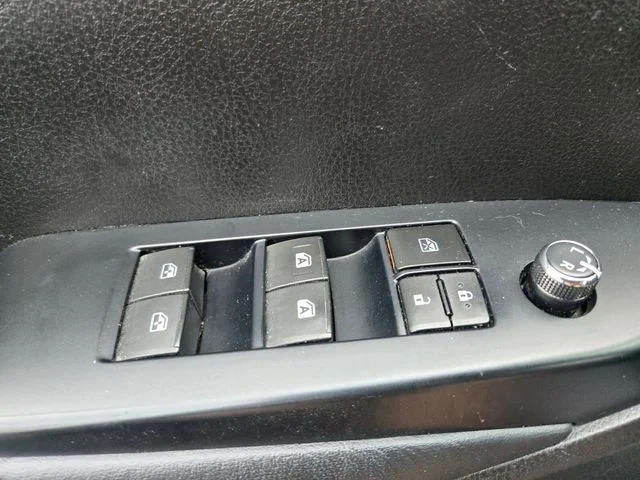 Used 2015 Black Toyota LE Plus V6 image 35