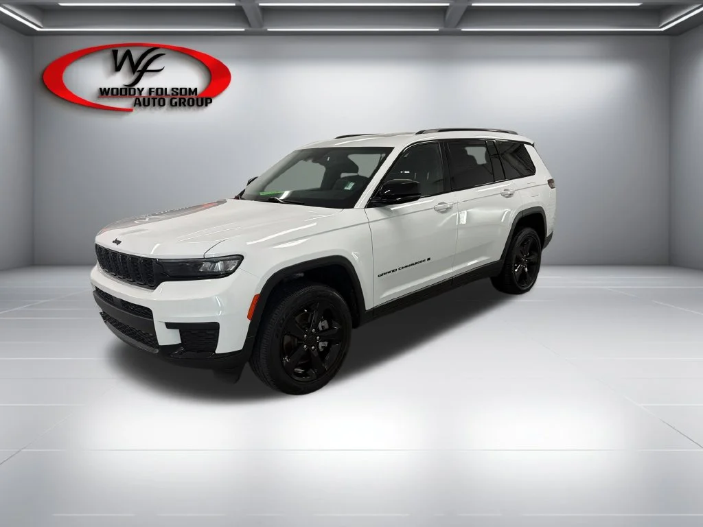 Used 2024 White Jeep Altitude X image 3