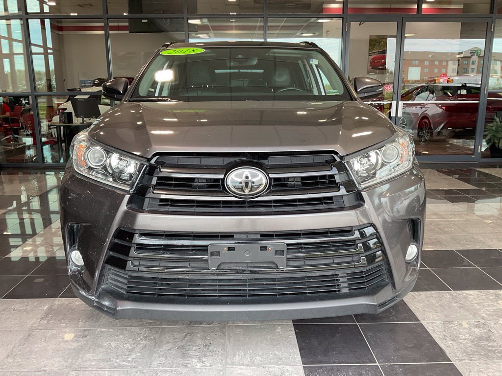 Used 2018 Toyota Highlander SE with VIN 5TDJZRFH8JS499088 for sale in Kansas City