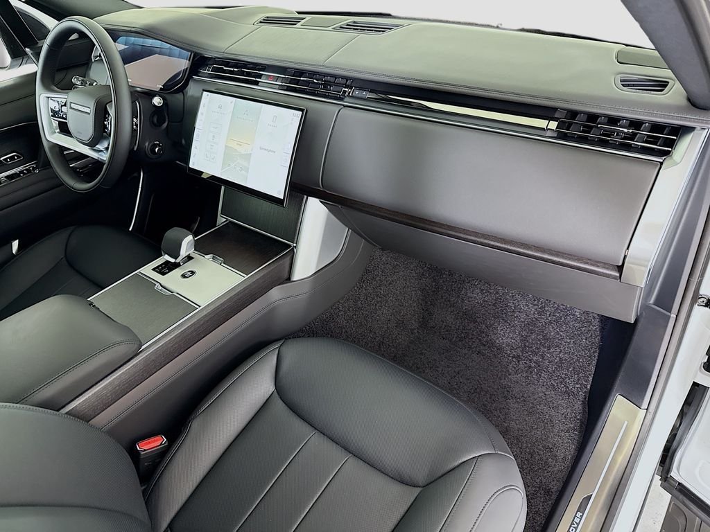 New 2026 Fuji White Land Rover SE image 17