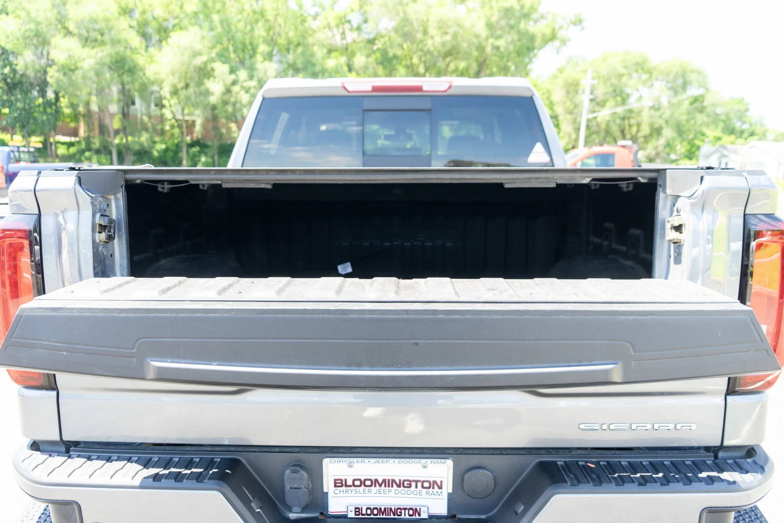 Used 2022 Satin Steel Metallic GMC Denali image 10