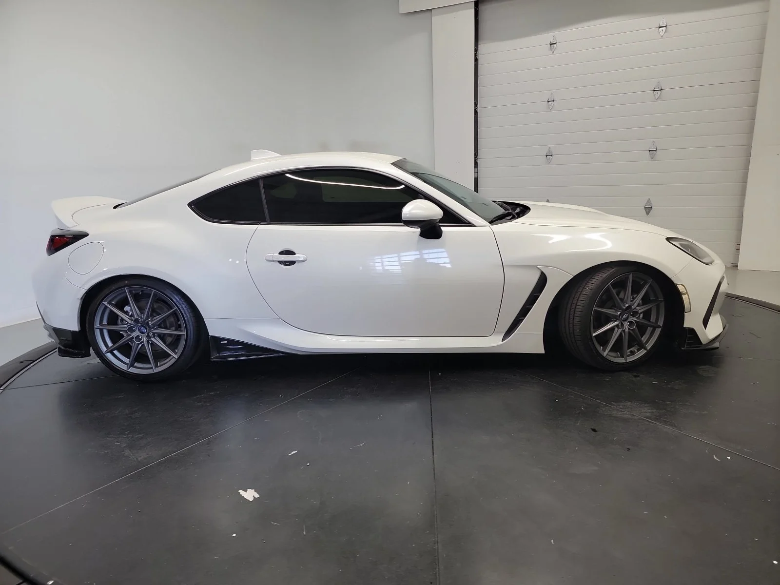 Used 2023 Crystal White Pearl Subaru Limited image 9