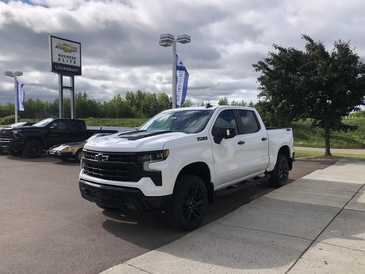 New 2026 White Chevrolet 4wd Crew Cab 147" Lt image 4