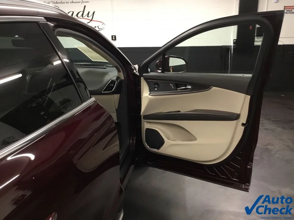 Used 2020 Red Lincoln Reserve image 36