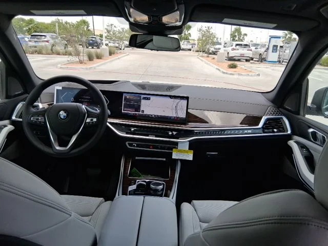 New 2026 Mineral White Metallic BMW sDrive40i image 10