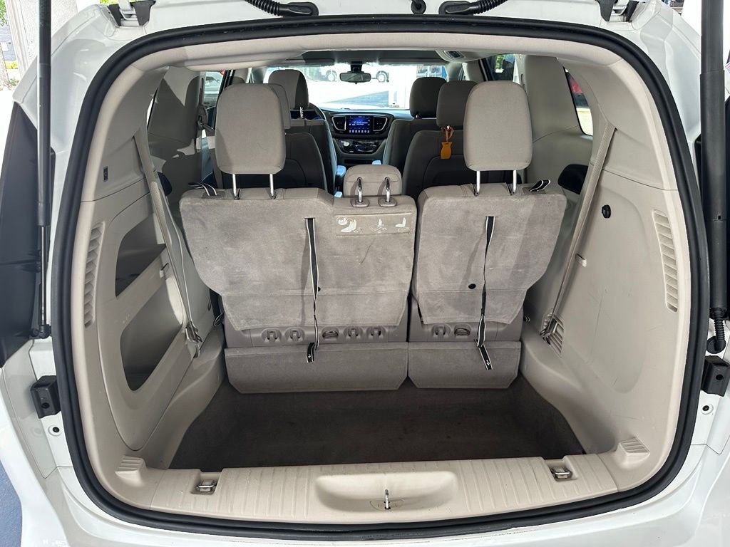 Used 2017 White Chrysler Touring image 31