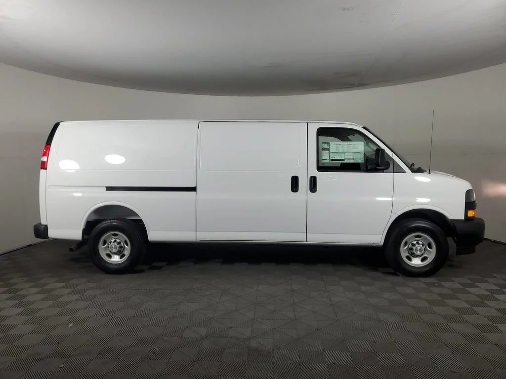 2026 Chevrolet Express 2500 Extended Work Van HD's photo