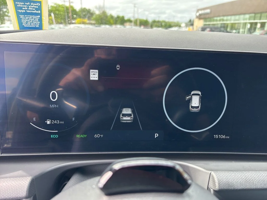 Used 2025 Gray Hyundai SEL Convenience image 18