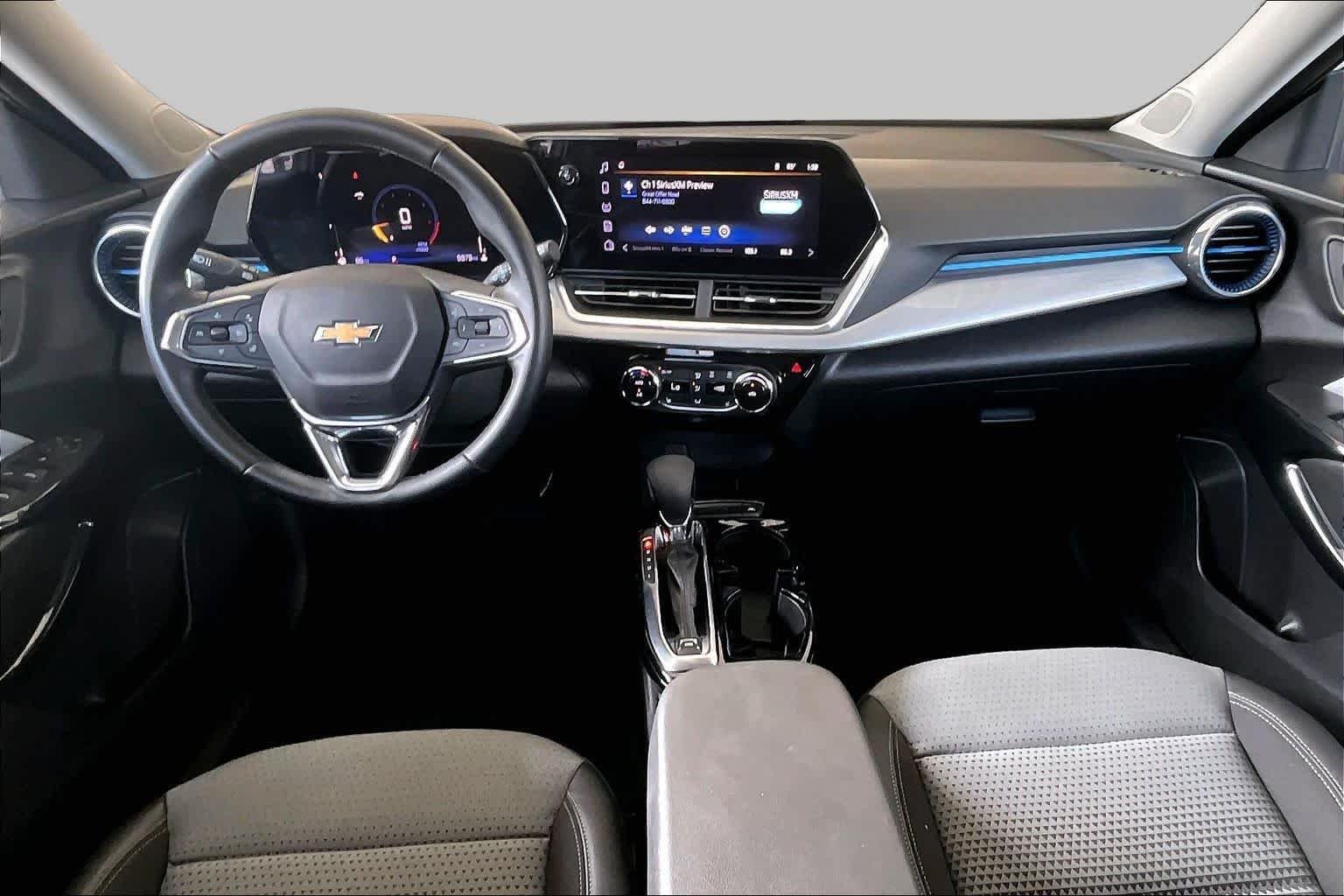 Used 2025 Summit White Chevrolet LT image 15