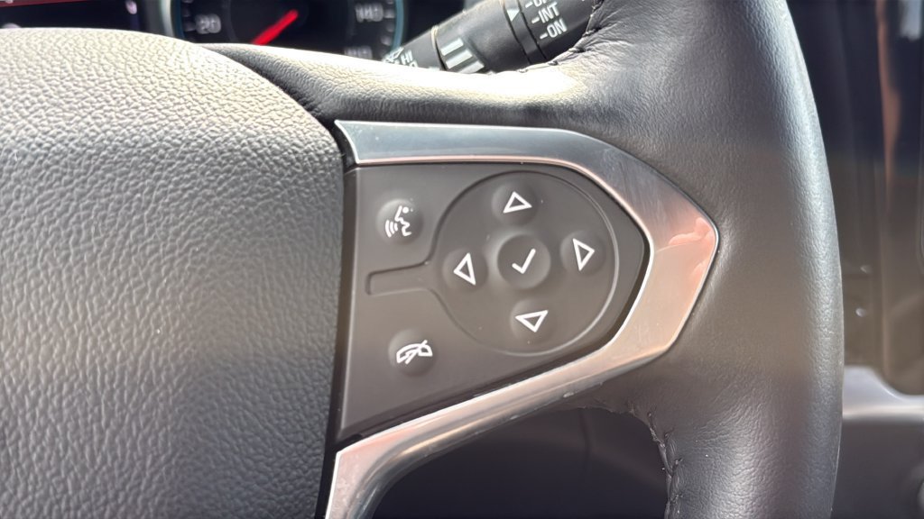 Used 2022 SILVER ICE METALLIC Chevrolet RS image 25