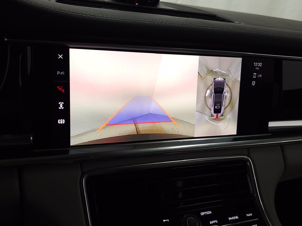 Used 2022  Porsche 4S image 30