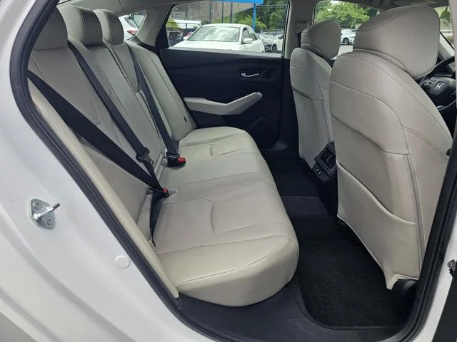 Used 2023 White Honda Touring image 11