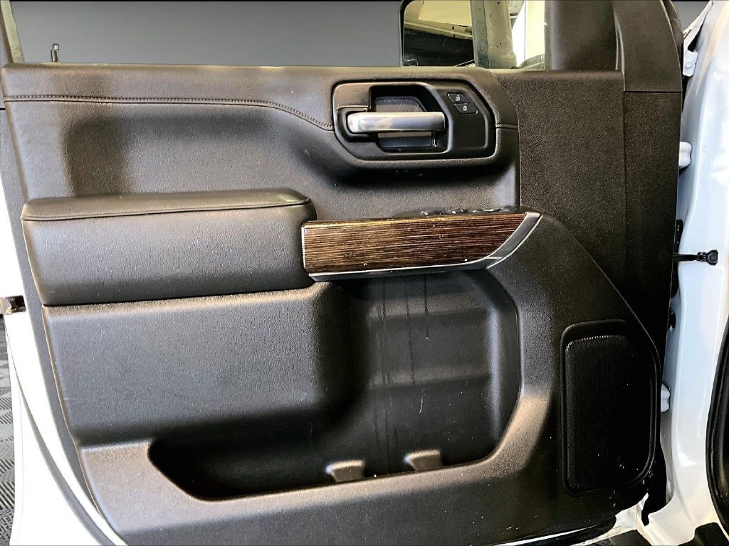 Used 2022 White GMC SLE image 9