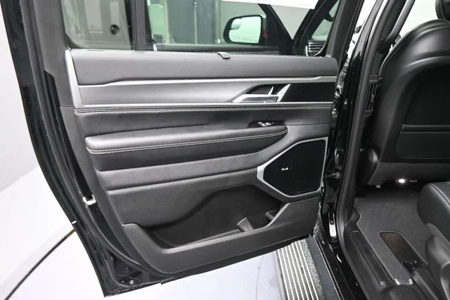 New 2026 High Gloss Black Exterior Paint Jeep Limited Reserve image 22