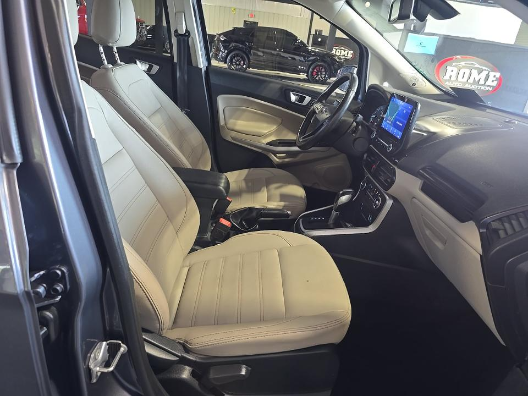 Used 2021  Ford Titanium image 4