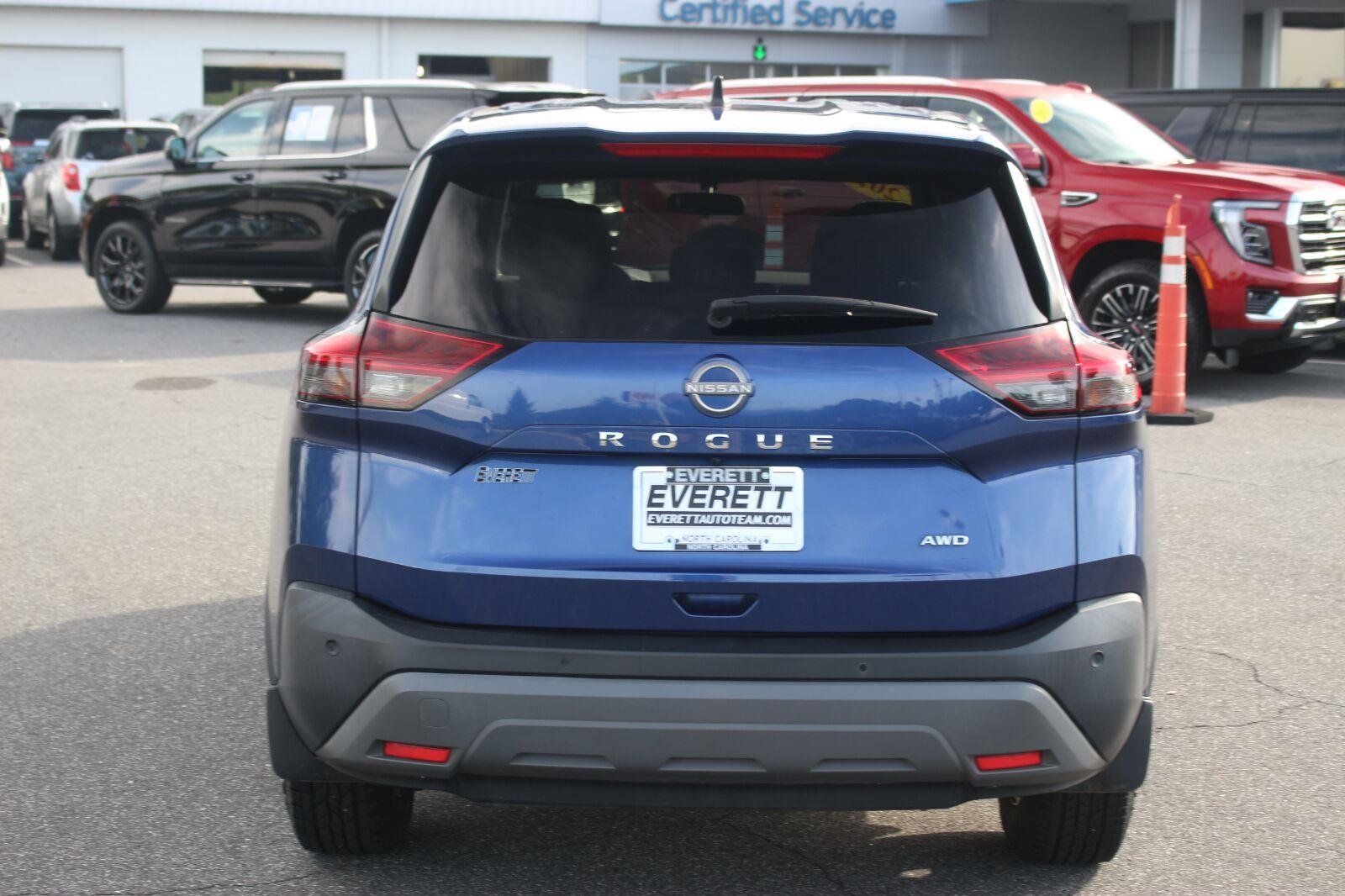 Used 2023 Blue Nissan S image 6