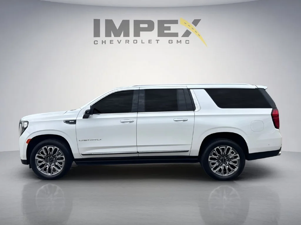 Used 2023 White Frost Tricoat GMC Denali Ultimate image 2