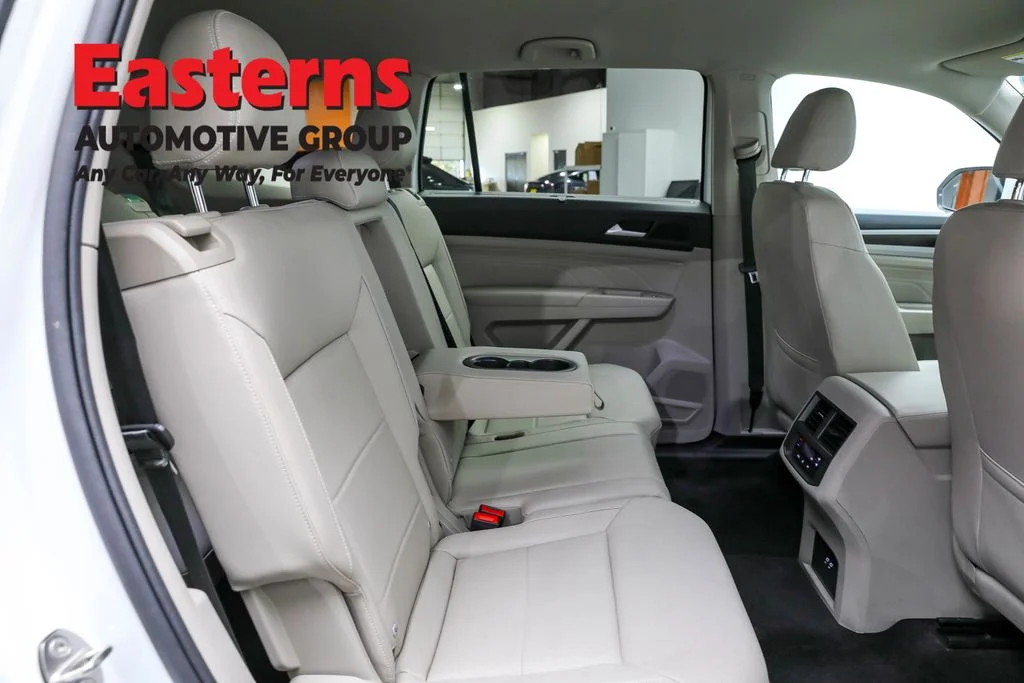 Used 2021 White Volkswagen 2.0T SE w/Technology image 23