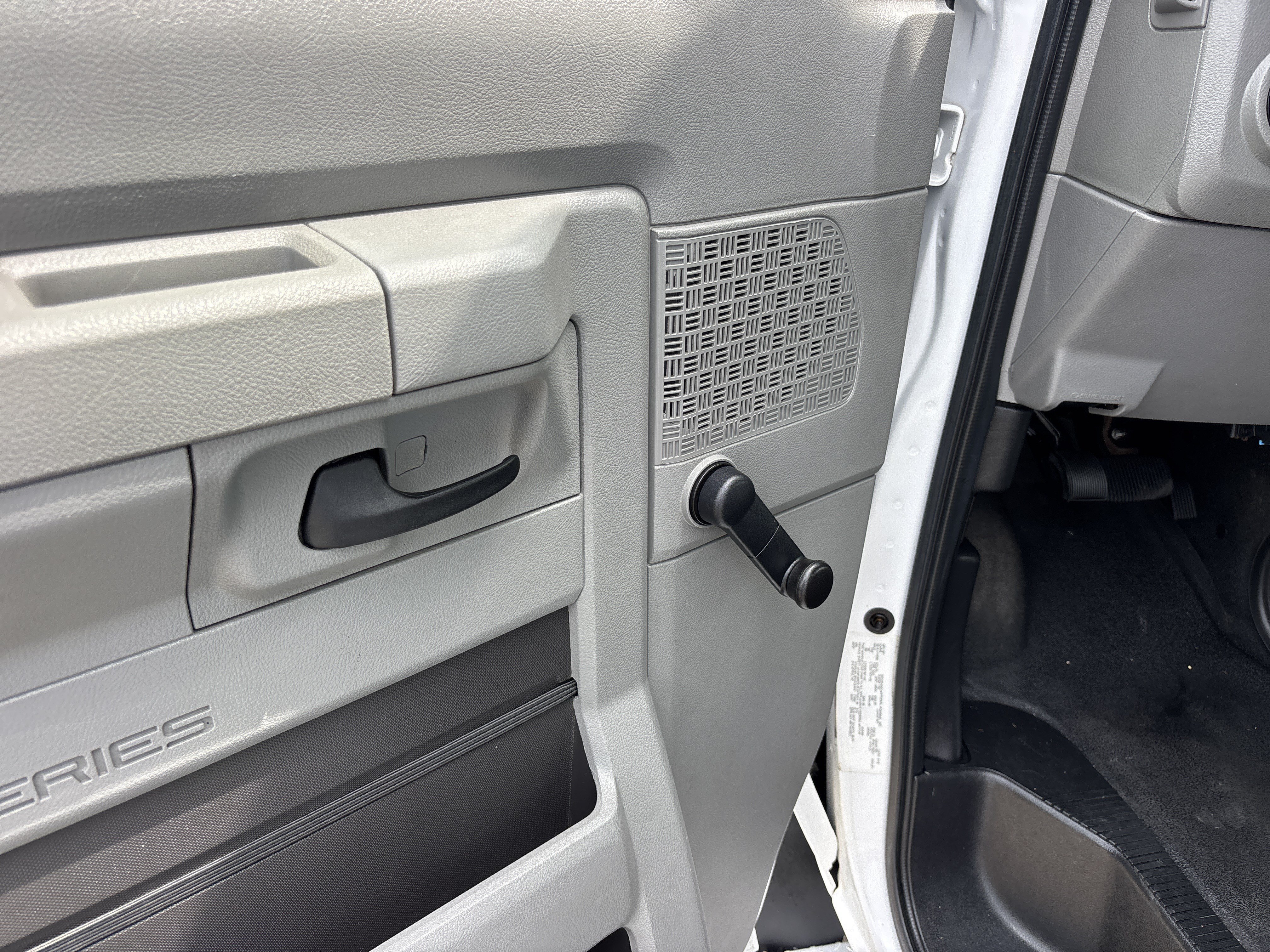 Used 2015 White Ford  image 15