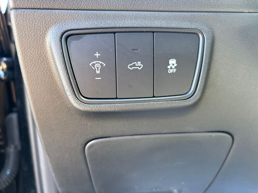 Used 2022 Black Hyundai SEL image 20